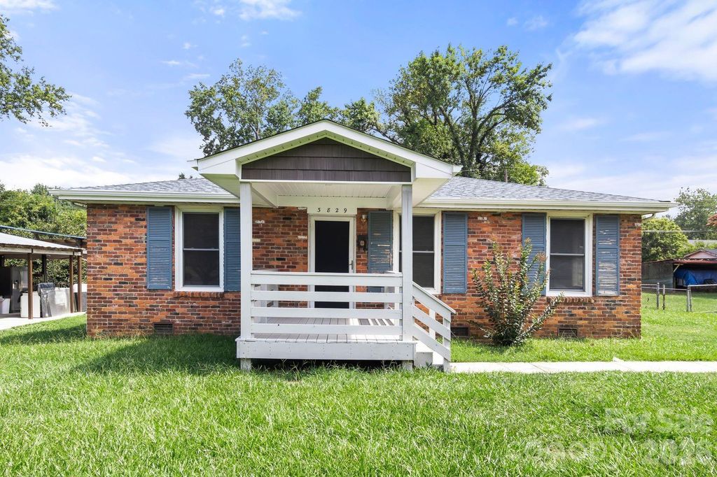 3829 Stonehaven Drive, Charlotte, NC 28215