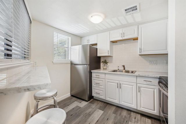 2500 Burleson RD 200, Austin, TX 78741