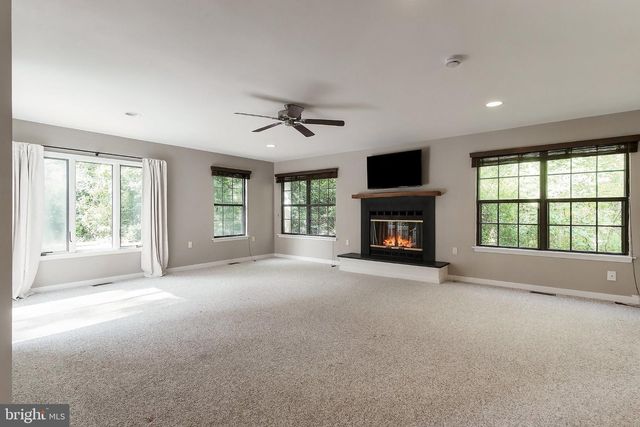 12 CHAMPLAIN CT, Manahawkin, NJ 08050
