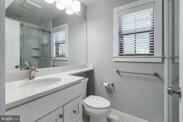 12 CHAMPLAIN CT, Manahawkin, NJ 08050