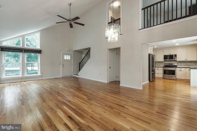 12 CHAMPLAIN CT, Manahawkin, NJ 08050