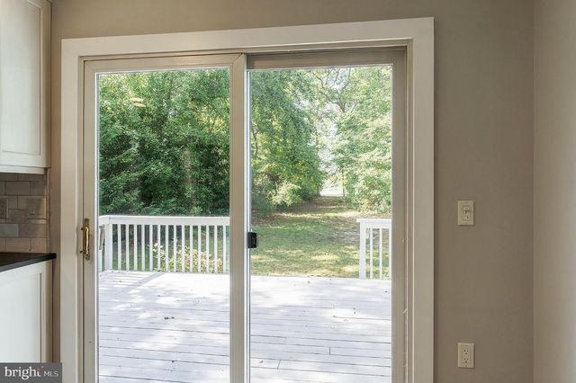 12 CHAMPLAIN CT, Manahawkin, NJ 08050