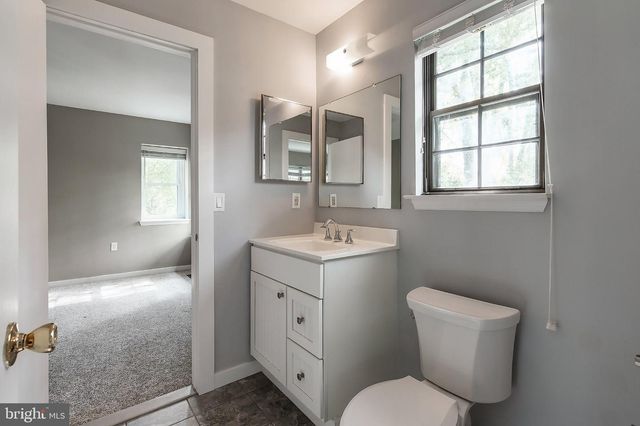 12 CHAMPLAIN CT, Manahawkin, NJ 08050
