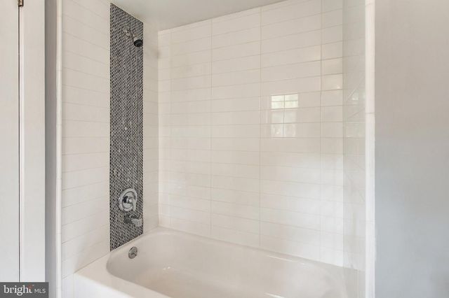 12 CHAMPLAIN CT, Manahawkin, NJ 08050