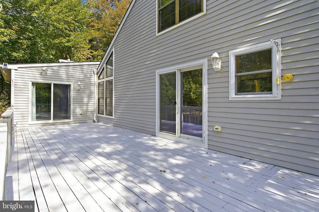 12 CHAMPLAIN CT, Manahawkin, NJ 08050