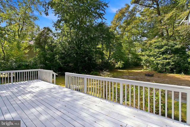 12 CHAMPLAIN CT, Manahawkin, NJ 08050