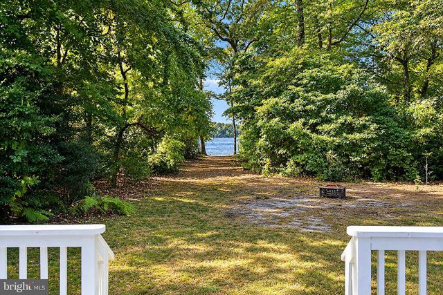 12 CHAMPLAIN CT, Manahawkin, NJ 08050