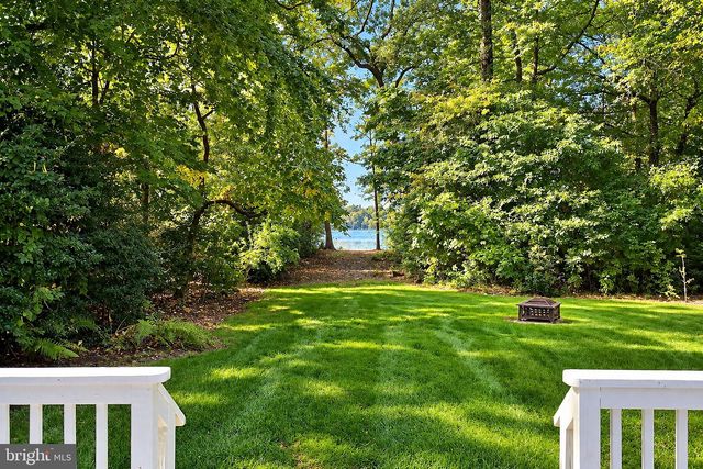 12 CHAMPLAIN CT, Manahawkin, NJ 08050
