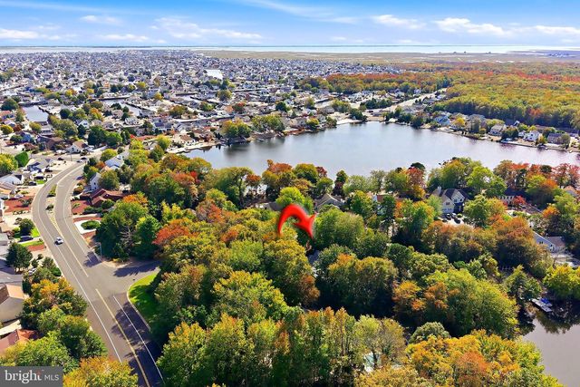 12 CHAMPLAIN CT, Manahawkin, NJ 08050