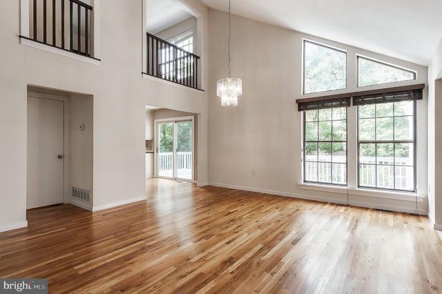 12 CHAMPLAIN CT, Manahawkin, NJ 08050