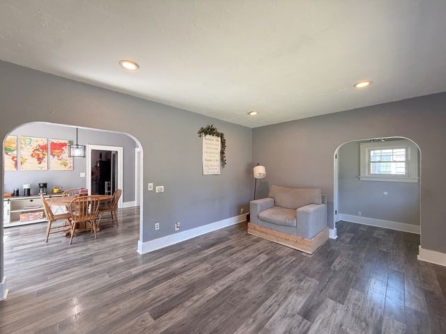 1113 E Central Park Avenue, Davenport, IA 52803