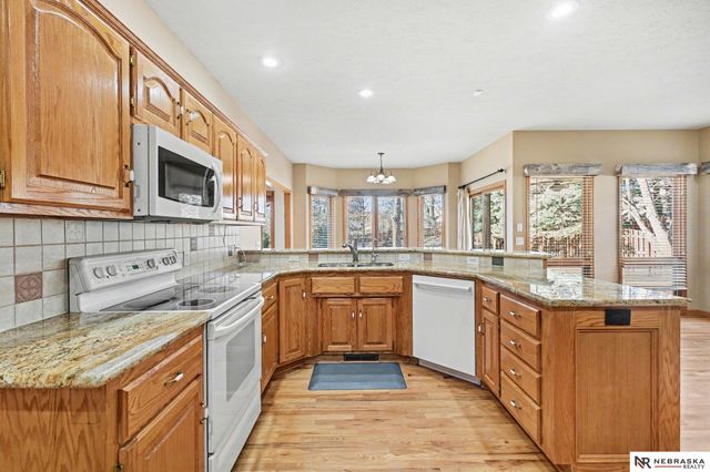 919 Rawhide Road, Papillion, NE 68046