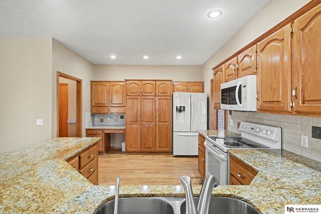 919 Rawhide Road, Papillion, NE 68046