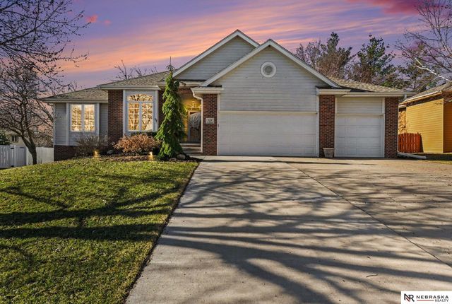 919 Rawhide Road, Papillion, NE 68046