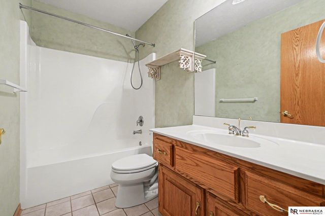 919 Rawhide Road, Papillion, NE 68046