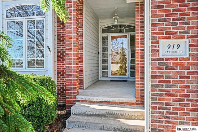 919 Rawhide Road, Papillion, NE 68046