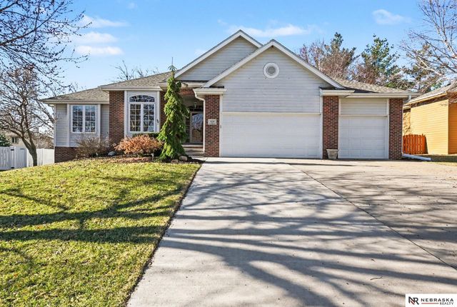 919 Rawhide Road, Papillion, NE 68046