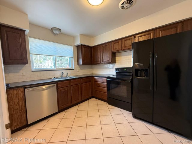 3830 Ravena Avenue, Royal Oak, MI 48073