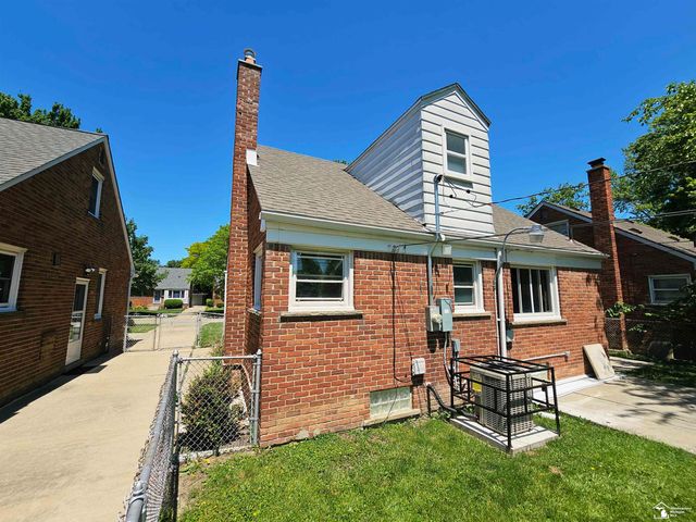 20308 Country Club Drive, Harper Woods, MI 48225