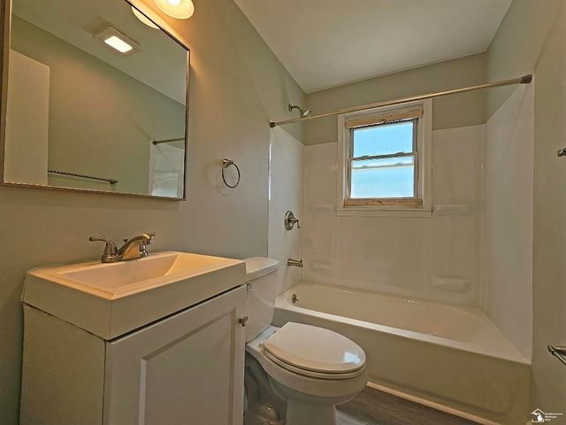 20308 Country Club Drive, Harper Woods, MI 48225