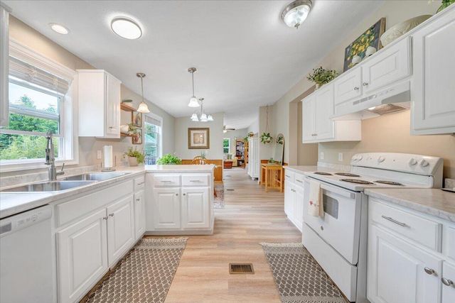 174 Log Cabin CIR, Henry, VA 24102
