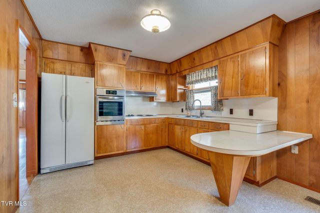 318 Meadow Lark Street, Weber City, VA 24290