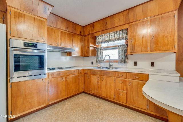 318 Meadow Lark Street, Weber City, VA 24290