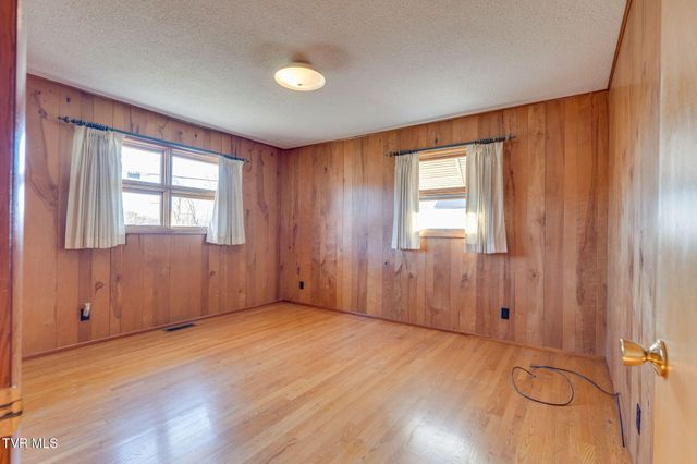 318 Meadow Lark Street, Weber City, VA 24290