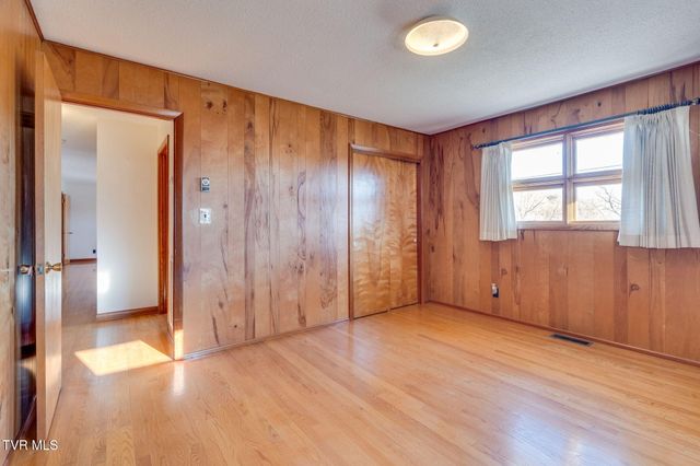 318 Meadow Lark Street, Weber City, VA 24290