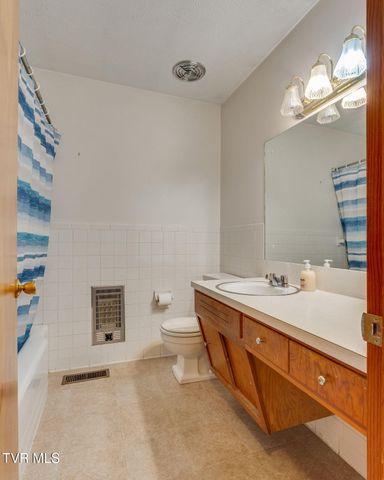 318 Meadow Lark Street, Weber City, VA 24290