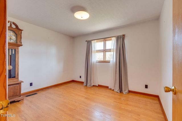 318 Meadow Lark Street, Weber City, VA 24290