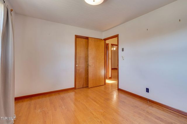 318 Meadow Lark Street, Weber City, VA 24290