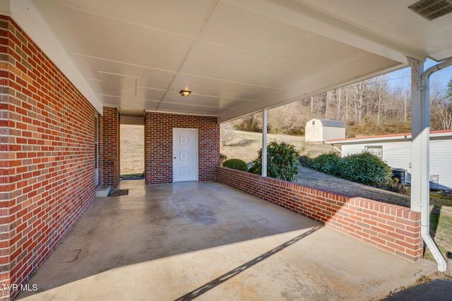 318 Meadow Lark Street, Weber City, VA 24290