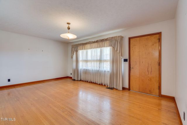 318 Meadow Lark Street, Weber City, VA 24290