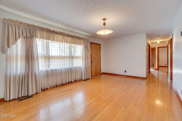 318 Meadow Lark Street, Weber City, VA 24290