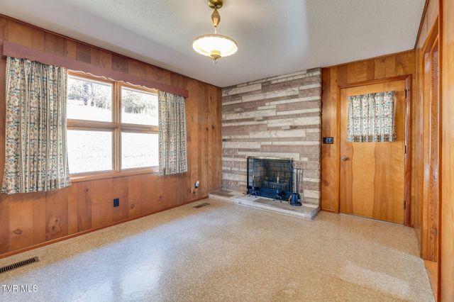 318 Meadow Lark Street, Weber City, VA 24290