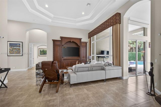 307 Charroux Dr, Palm Beach Gardens, FL 33410