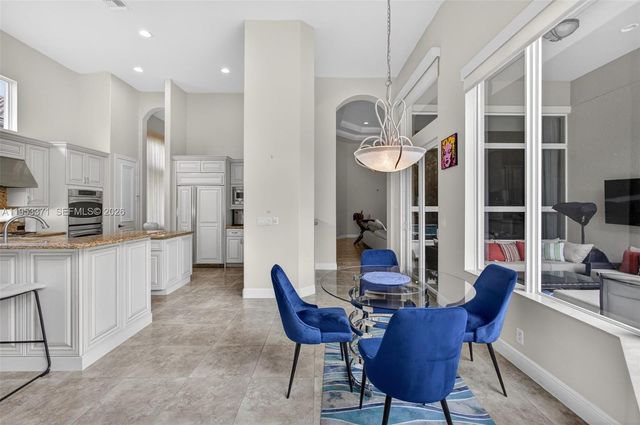 307 Charroux Dr, Palm Beach Gardens, FL 33410