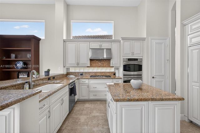 307 Charroux Dr, Palm Beach Gardens, FL 33410