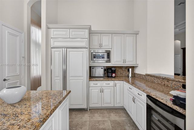 307 Charroux Dr, Palm Beach Gardens, FL 33410