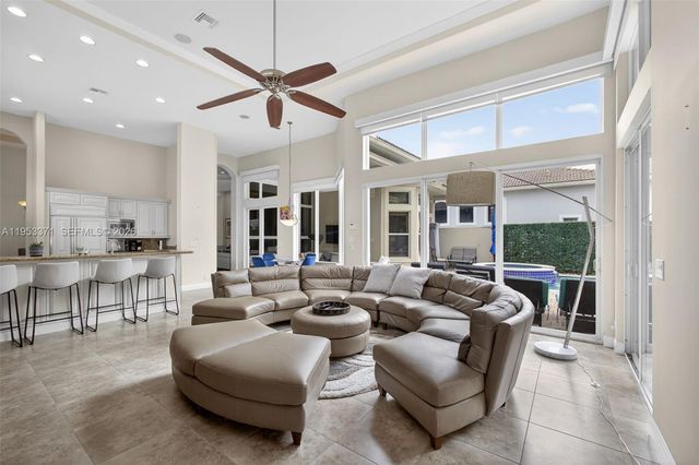 307 Charroux Dr, Palm Beach Gardens, FL 33410