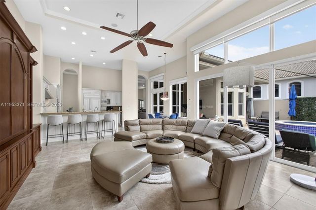 307 Charroux Dr, Palm Beach Gardens, FL 33410