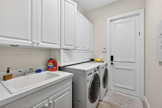 307 Charroux Dr, Palm Beach Gardens, FL 33410