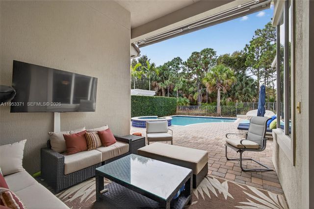 307 Charroux Dr, Palm Beach Gardens, FL 33410