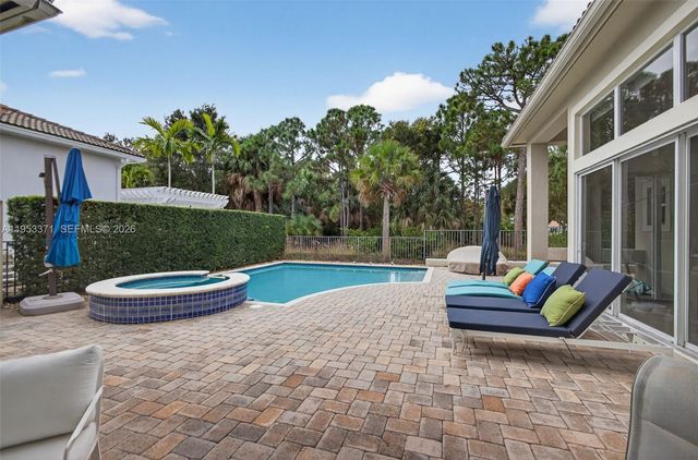 307 Charroux Dr, Palm Beach Gardens, FL 33410