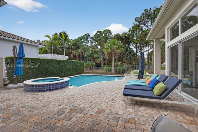 307 Charroux Dr, Palm Beach Gardens, FL 33410