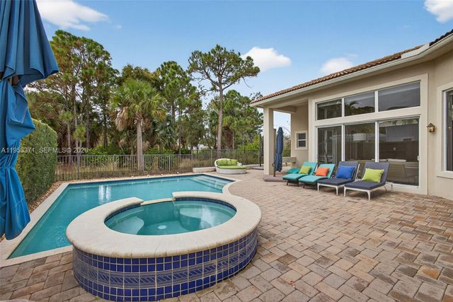 307 Charroux Dr, Palm Beach Gardens, FL 33410