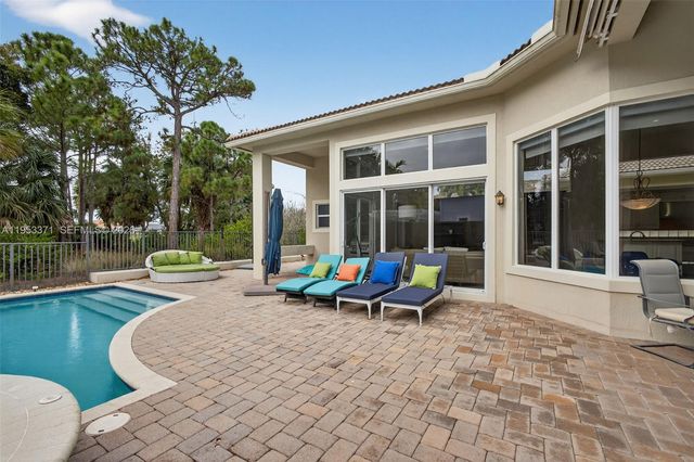 307 Charroux Dr, Palm Beach Gardens, FL 33410