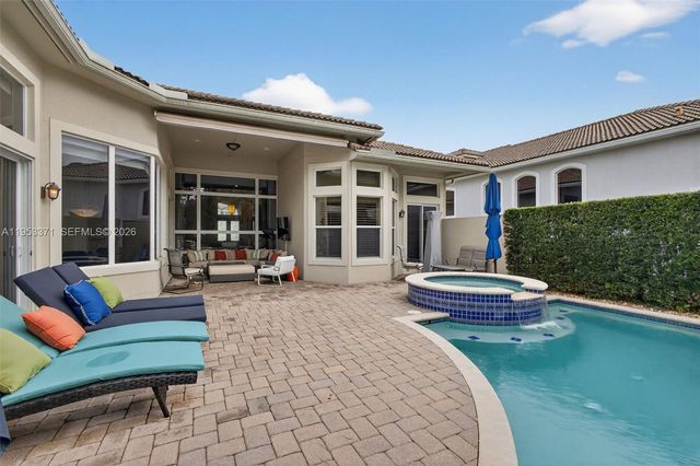 307 Charroux Dr, Palm Beach Gardens, FL 33410