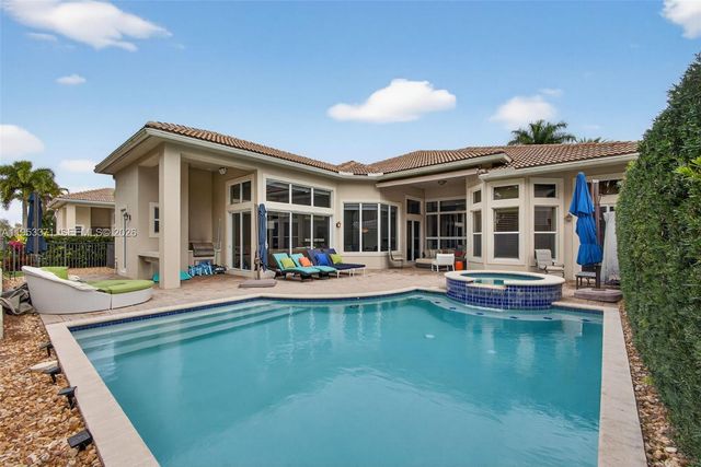 307 Charroux Dr, Palm Beach Gardens, FL 33410